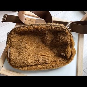 Lululemon everywhere belt bag fleece brown color